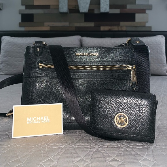 Michael Kors crossbody & wallet - Picture 1 of 6